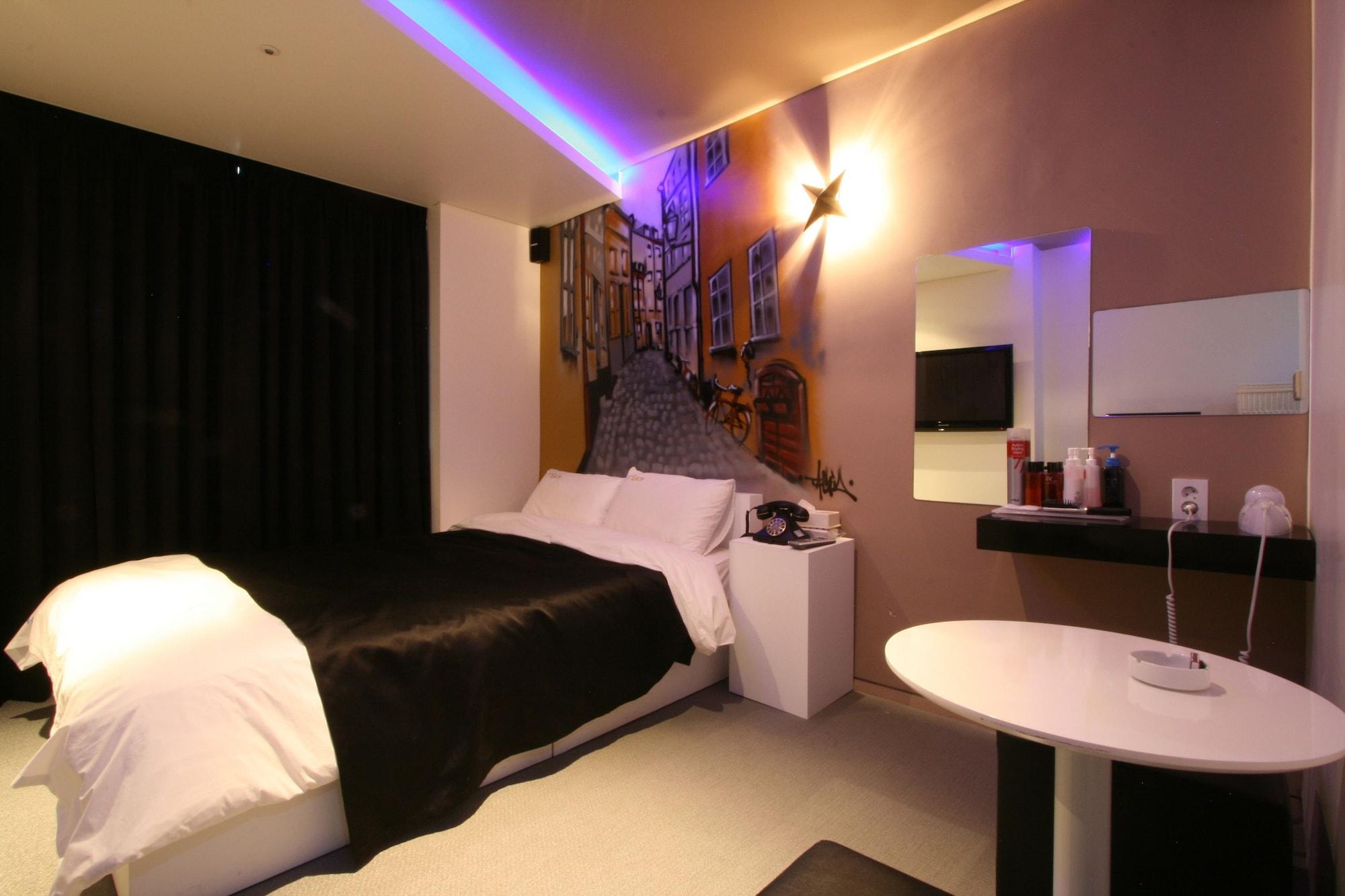 Dong Hotel 3*